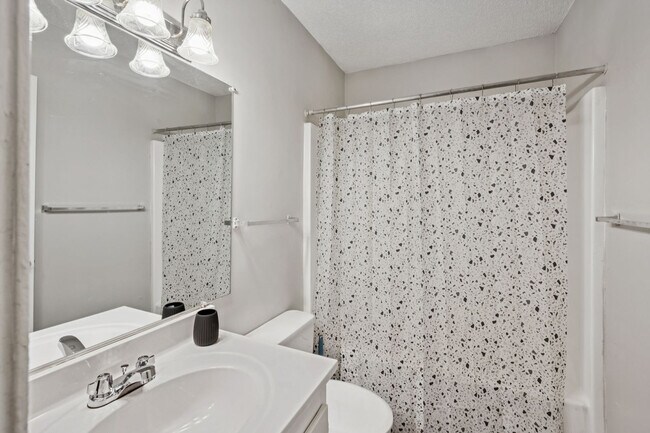 Building Photo - 2605 Kenridge Pkwy