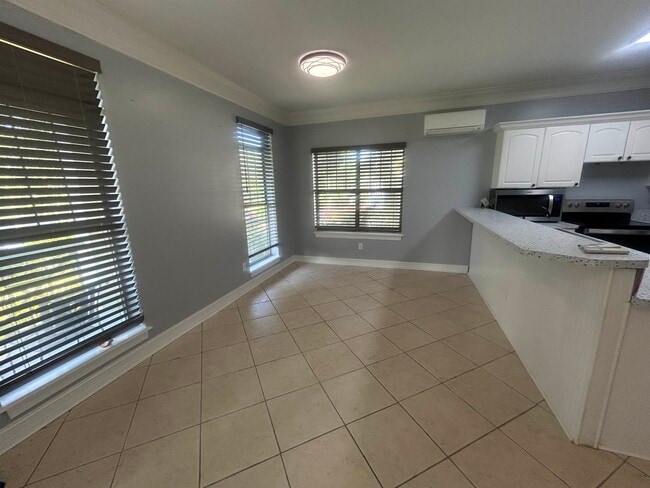 Building Photo - 409 E 7th Ave