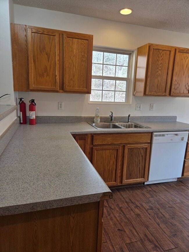 Building Photo - $2,350 - 4 Bedroom 2.5 Bathroom Unfurnished Home Near WCU