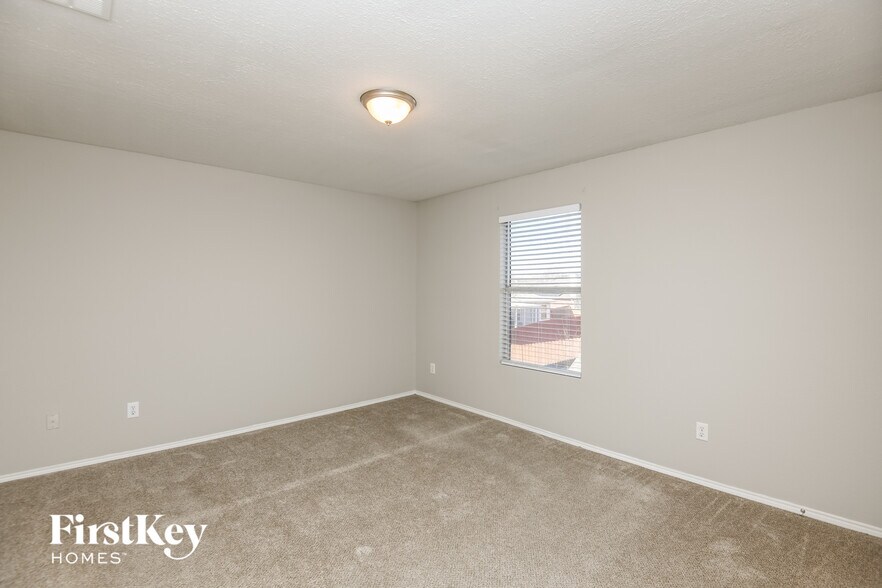 Building Photo - 5600 Ainsdale Dr