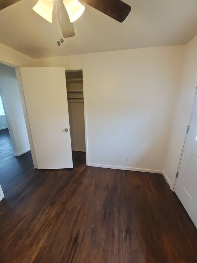 Building Photo - 3 Bedroom Home with Den