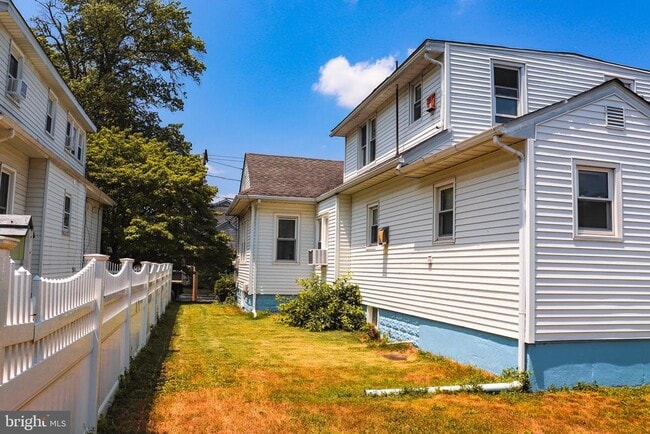 Building Photo - 116-E E Clinton Ave
