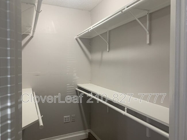 Building Photo - 4961 Champlain Dr