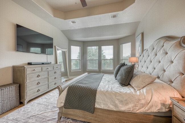 Building Photo - 13700 Lone Rider Trail