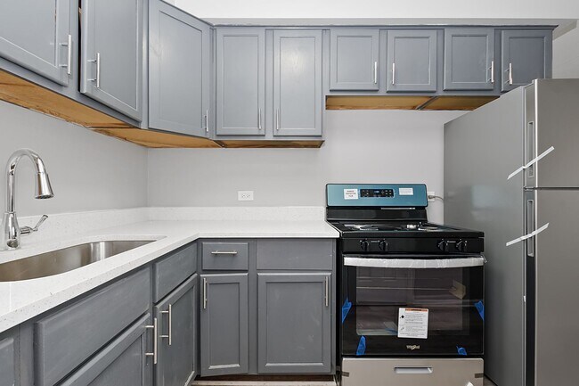 Interior Photo - 7806-7812 S Troy