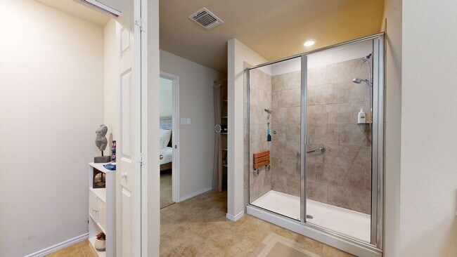 Building Photo - Stunning 4 bedroom home in pristine condition!!!