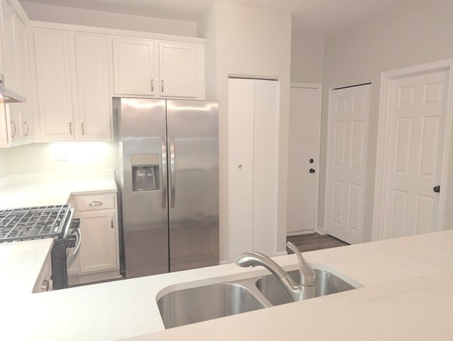 Building Photo - 261 Springbrook Trail S