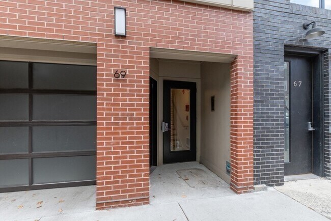 Building Photo - 69 Lubec St