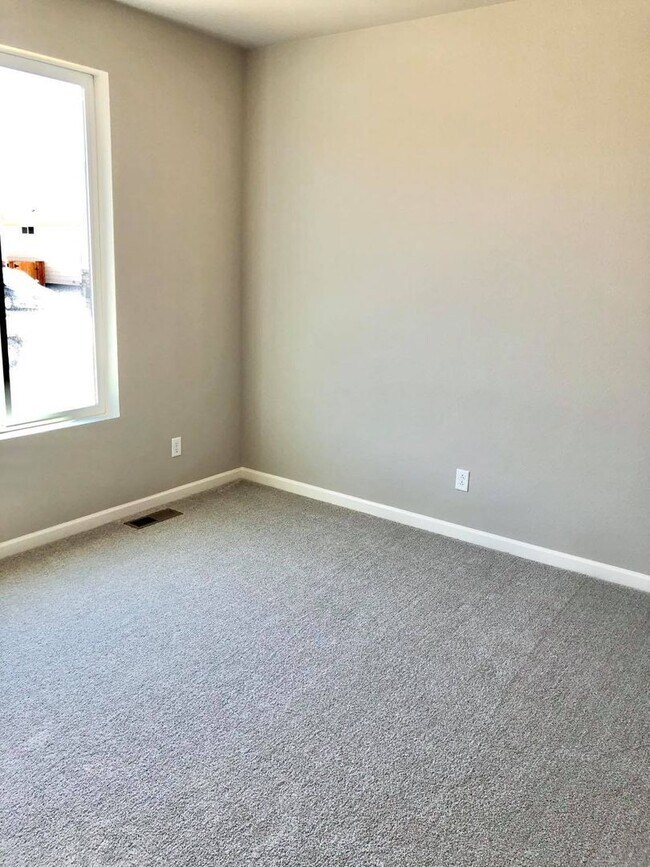 Building Photo - Gorgeous Ranch-Style House in Berthoud!