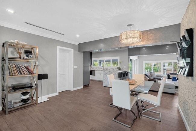 Building Photo - 1009 Tangelo Isle