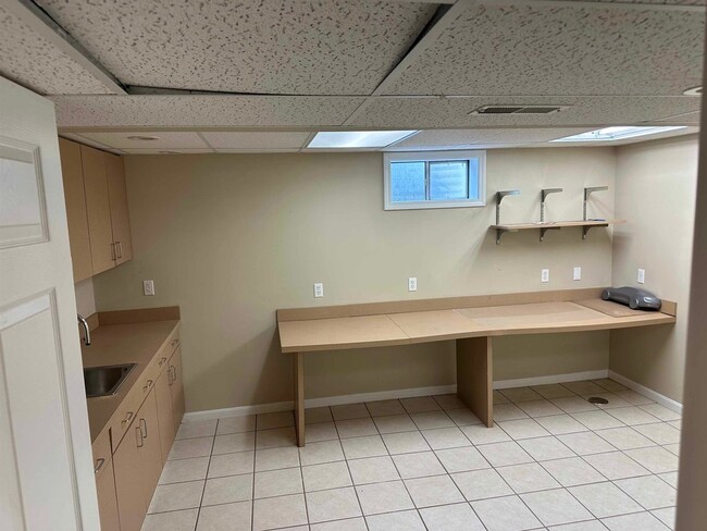 Building Photo - 389 Meadow Springs Dr