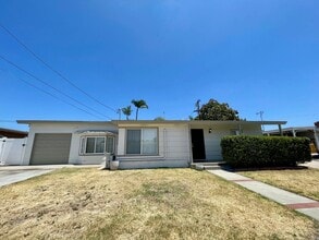 Building Photo - Gorgeous 3 Bedroom 2 Bathroom Home In Lemo...