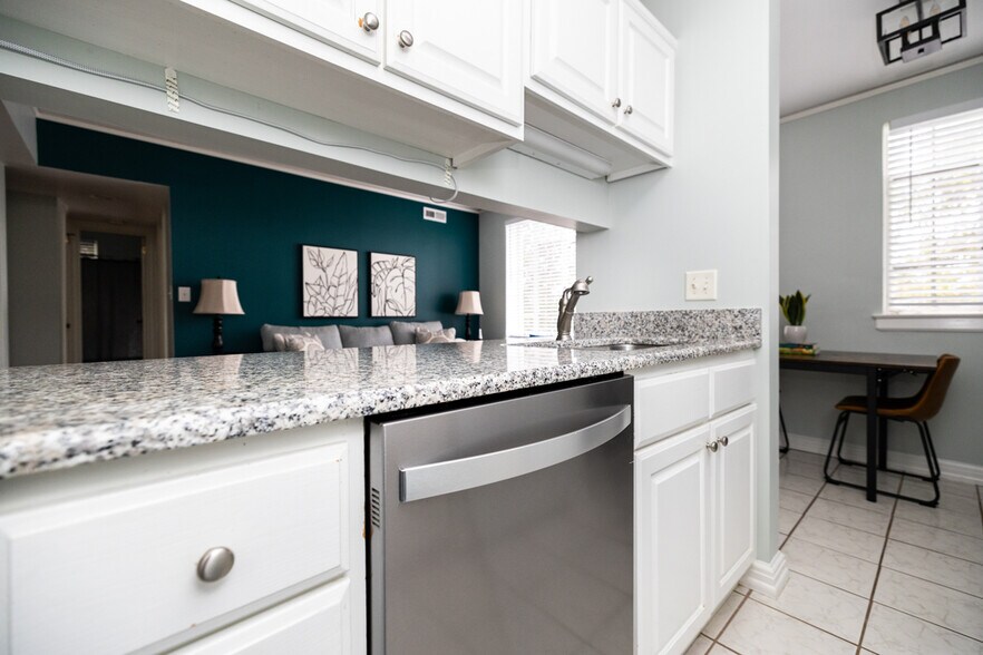 Building Photo - 1700 N Elm St