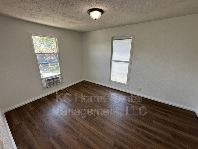 Building Photo - 2316 Spruce Ave