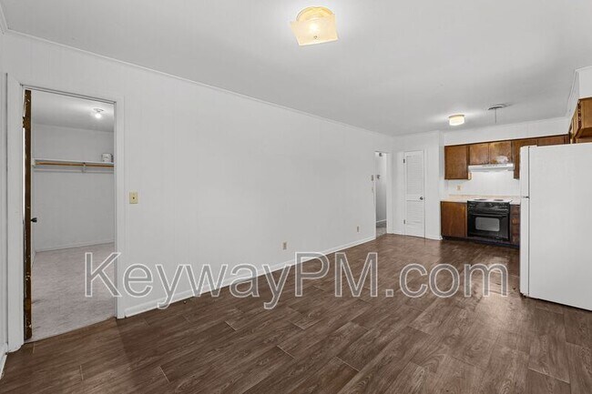 Building Photo - 413 Kingstree Rd