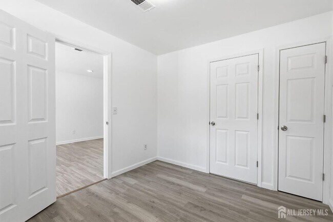 Building Photo - 125 College Dr