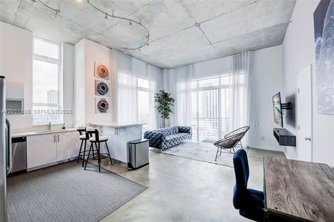 Building Photo - 16400 Collins Ave