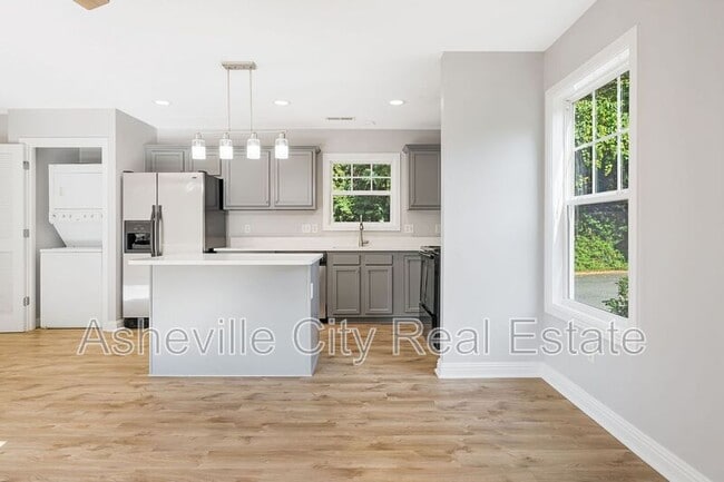 Building Photo - 84 Green Oak Rd