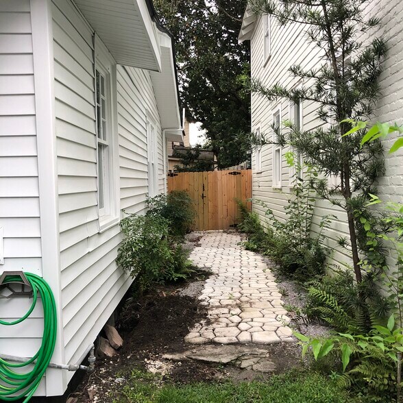 Side Yard - 1146 King St
