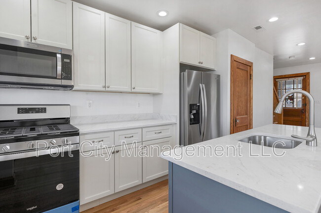 Building Photo - 730 Rappolla St