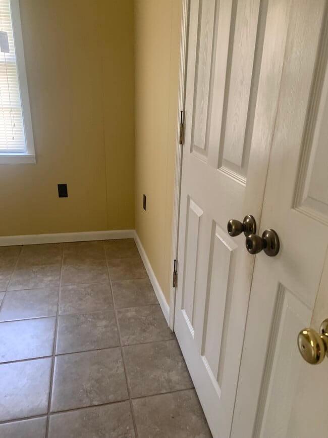 Building Photo - 216 E Church St