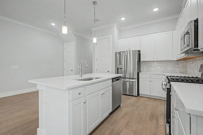 Building Photo - 4065 Four Oaks Blvd