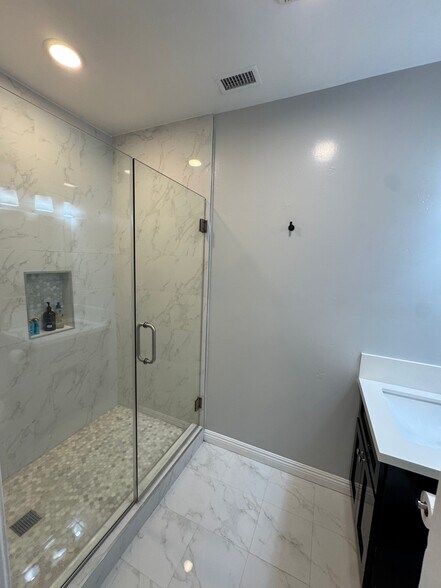 Primary walk in shower - 3100 W 78th St