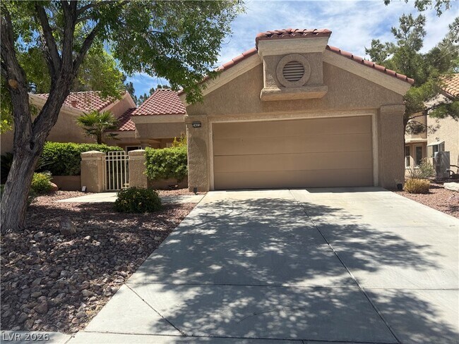 Building Photo - 2425 Showcase Dr