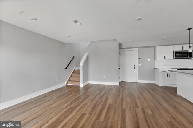 Building Photo - 3965 Lancaster Ave