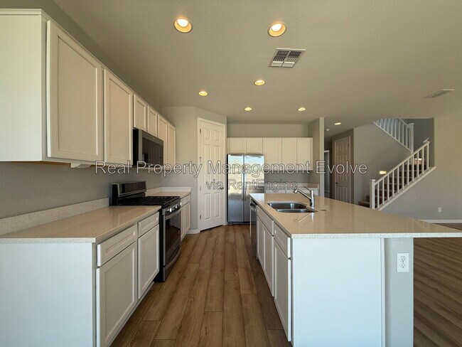 Building Photo - 5618 N 87th Dr