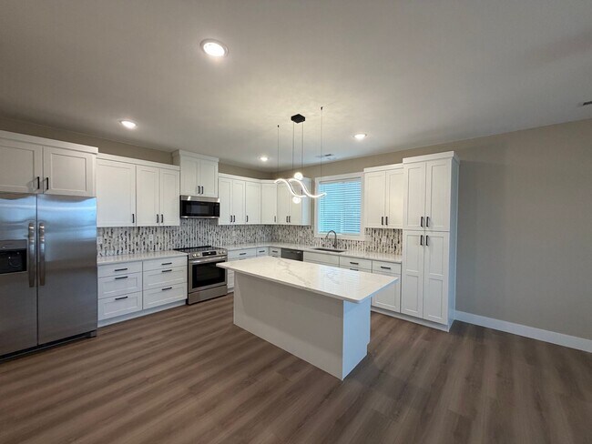 Building Photo - 2121 Carr Rd