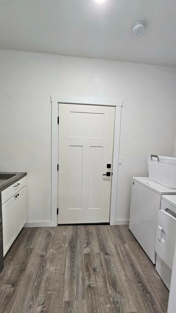 Building Photo - Fully furnished town home in Bigfork