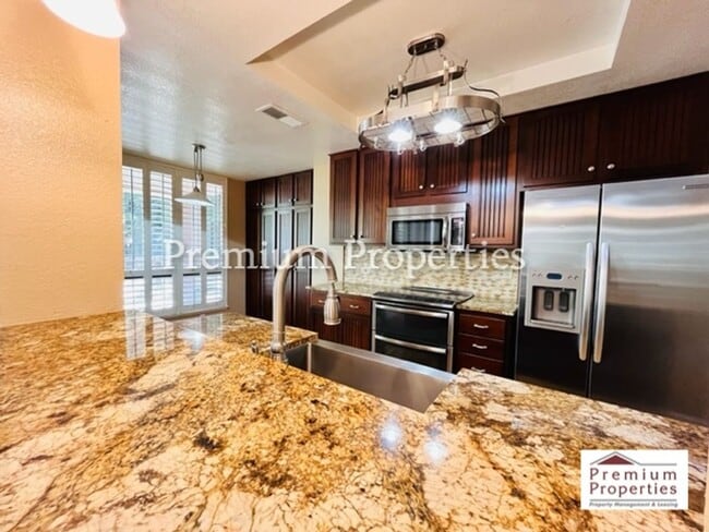 Building Photo - Beautiful 2BD/2BA Condo Unit in the Gated Community of Lakemont at Canyon Lakes- San Ramon