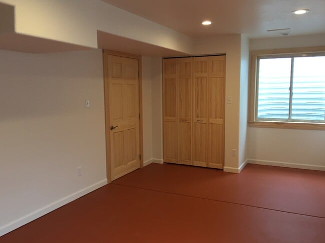 Basement Bedroom - 314 Maggie St