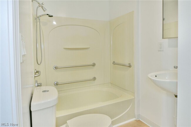 Building Photo - 401 Williams St SE