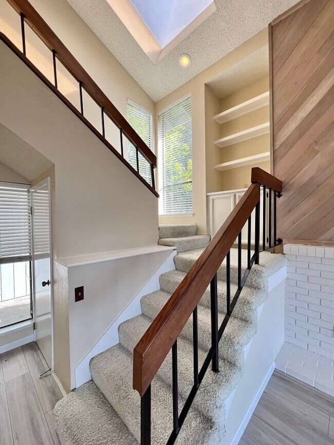 Building Photo - Three Bedroom Napa Condo on River Walk
