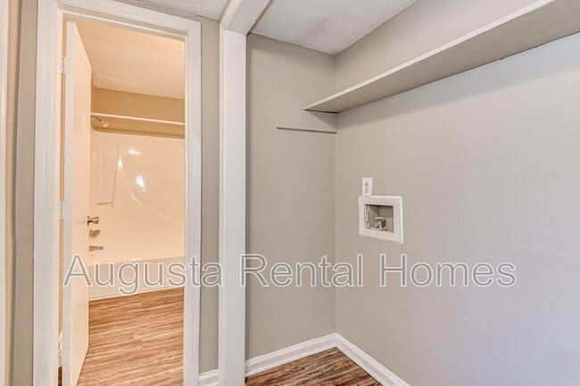 Building Photo - 2812 Thomas Ln