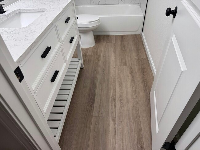 Building Photo - 2118 N Glenn Ave