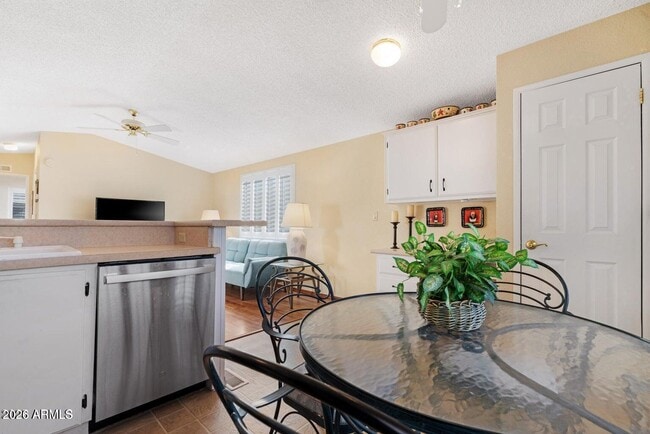Building Photo - 6114 S Sawgrass Dr