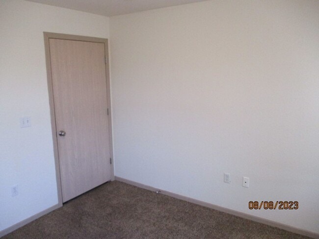 Building Photo - 913 Westridge Dr