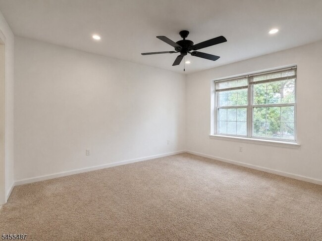 Building Photo - 121 Harrow Dr