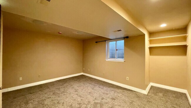 Building Photo - Mountain Views & Resort-Style Living Await!