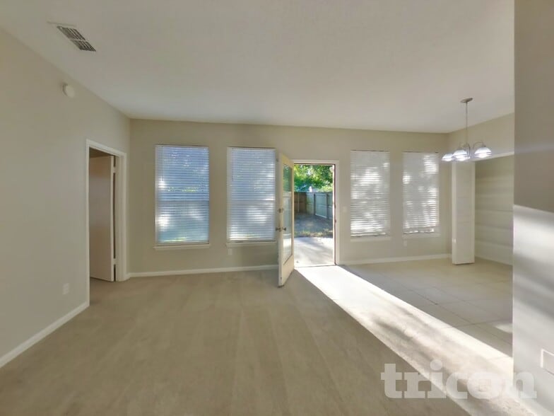 Building Photo - 3840 Tallcott Dr