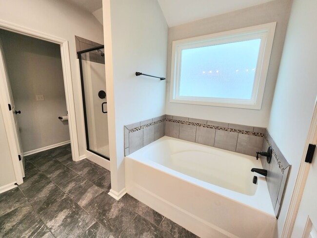 Building Photo - 4 Bedroom Ranch in Willow Oak Village
