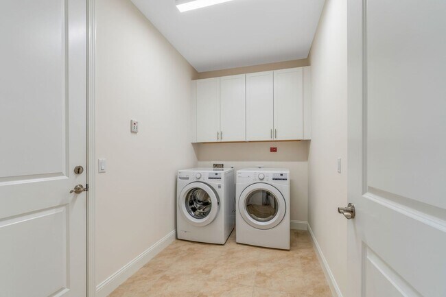 Building Photo - Hidden Gem in Margaritaville Available Imm...