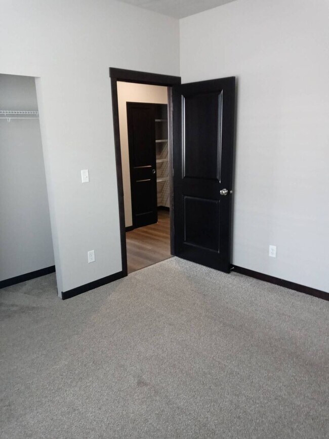 Building Photo - Beautiful 3-bedroom, 2-bath home at Woodbr...