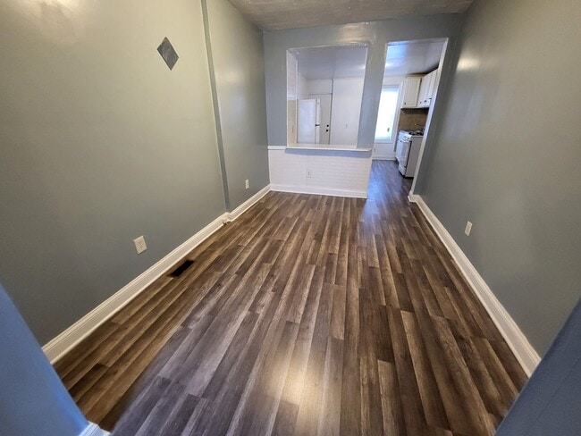 Building Photo - 3Br/1Ba Townhouse
