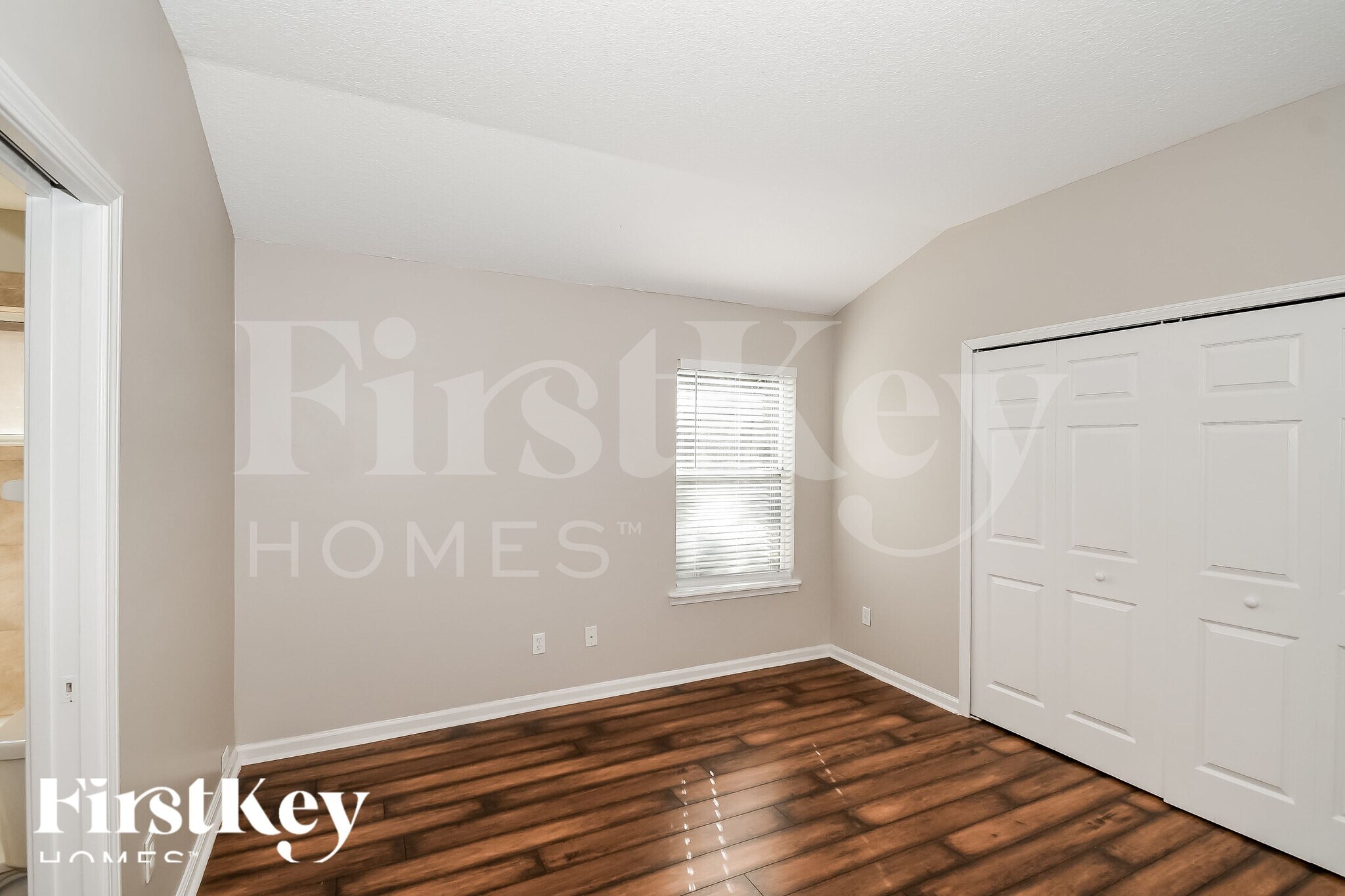 Building Photo - 652 Reflection Cove Rd