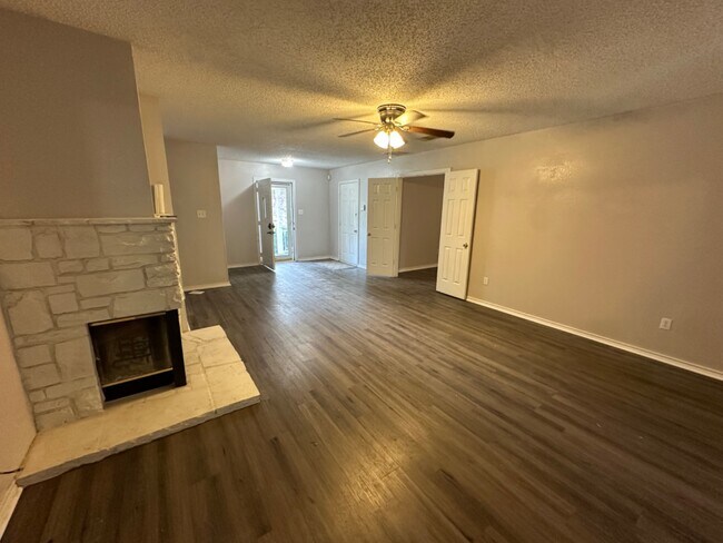 Building Photo - 2811 Mediterranean Ave