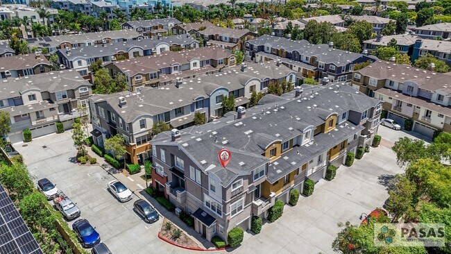 Building Photo - Modern Corner-Unit Condo with tandem 2-Car Garage in Central San Diego